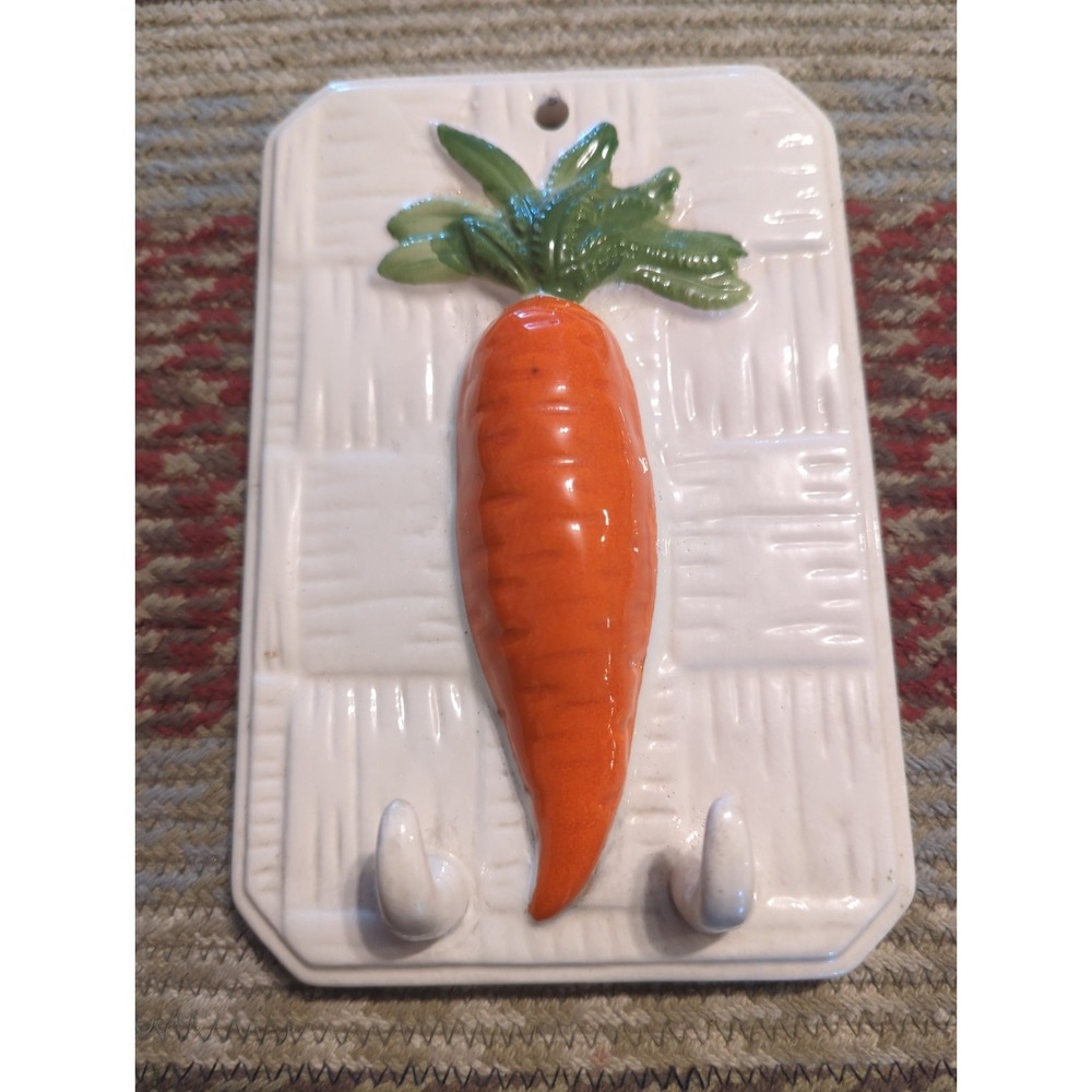 Weiss Handpainted Ceramic Made In Brazil Wall Towel Holder Hanger Kitchen Carrot